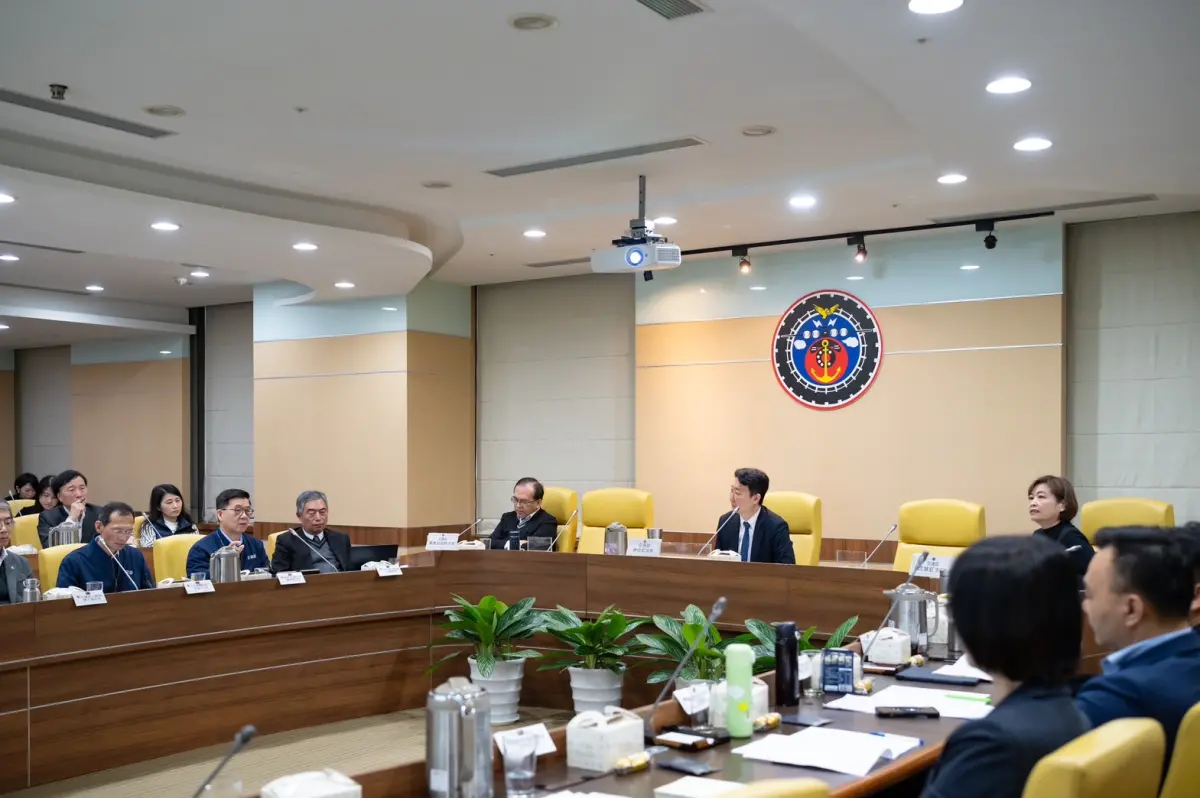 ▲交通部於今（14）日召開六都道路交通安全座談會，邀請六都交通局長及內政部國土署與會，聽取地方第一線交通單位意見。（圖／交通部提供）