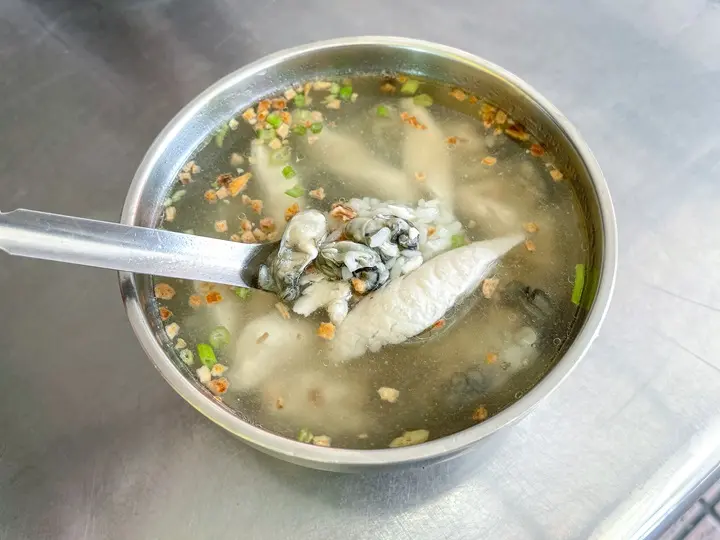 ▲2025 年二月的臺灣《米其林指南》公布了新入選的五家台北與台南的餐廳，主打虱目魚粥、肉燥飯的台南「傳家鹹粥」也在榜內。（圖／翻攝米其林官網）