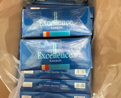 ▲關務署高雄關緝獲1只40呎轉口櫃非法走私香菸，經清點結果，有1250箱，計62萬5000包，初估市價逾新台幣4300萬元，乃加以查扣處理。(圖／關務署高雄關提供)