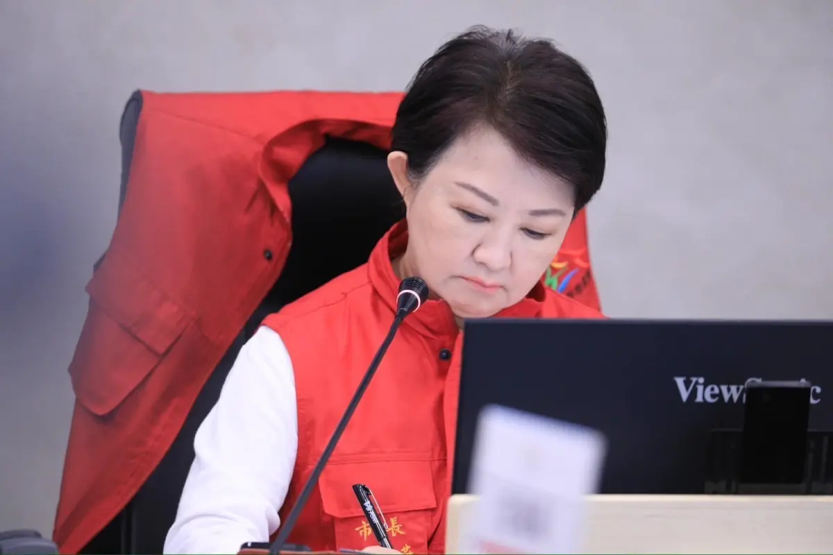 ▲盧秀燕今晚在臉書公布3支新光三越相關的善後及服務電話。（圖／翻攝盧秀燕臉書，2025.02.14）