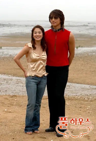 ▲Rain(右)跟宋慧喬因為《浪漫滿屋》紅遍亞洲。(圖/KBS官網) ▲Rain(右)跟宋慧喬因為《浪漫滿屋》紅遍亞洲。(圖/KBS官網)
