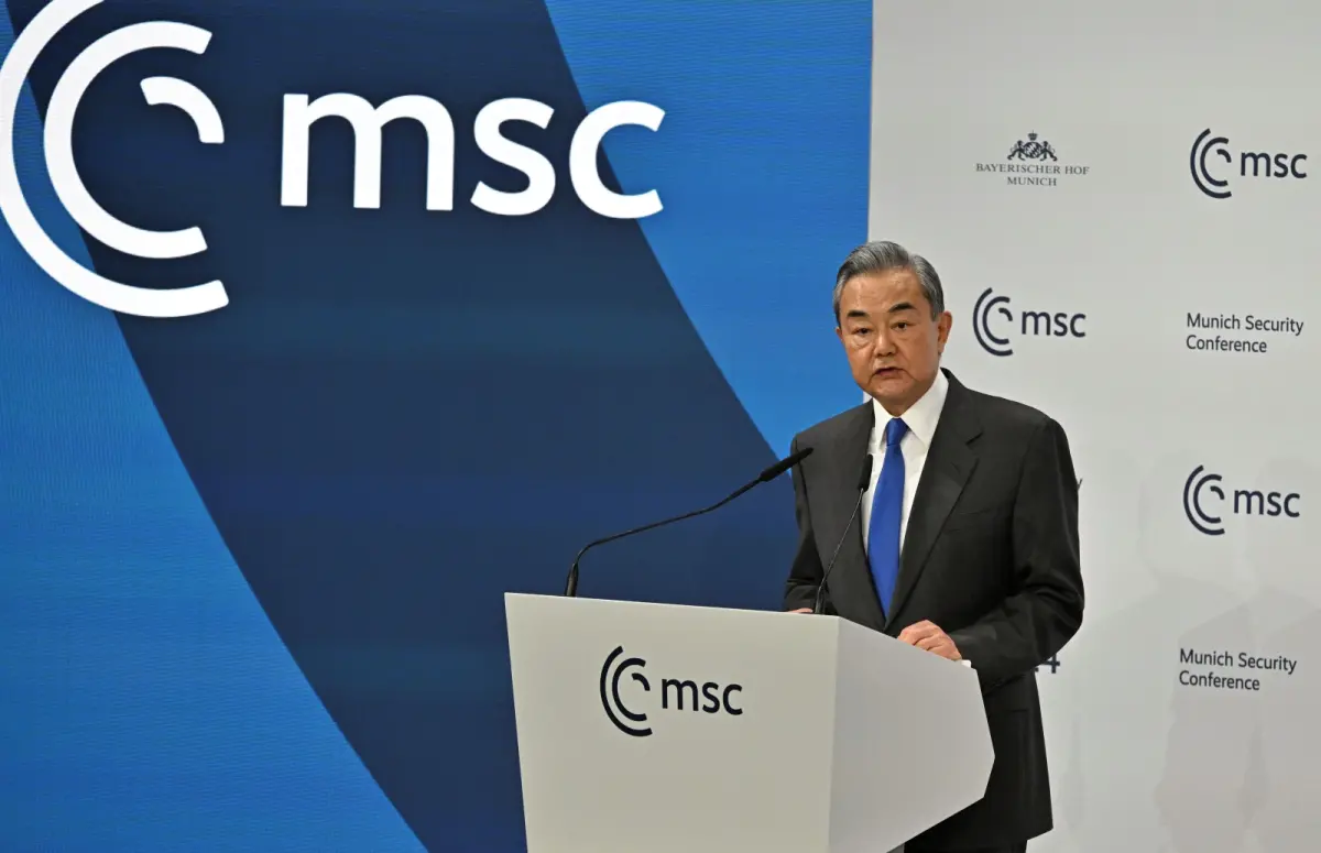 ▲中國外交部長王毅14日在慕尼黑安全會議上，提到美中關係前景，對2國的未來有信心，但若美國執意打壓中國，中國別無選擇，只能奉陪到底。（圖／美聯社／達志影像）