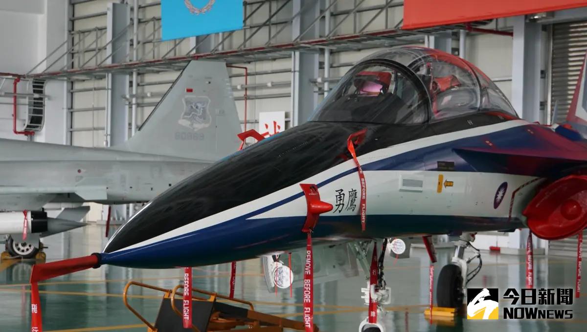 ▲一架勇鷹高教機昨天在台東落海，飛行員跳傘逃生獲救。（圖／記者呂炯昌攝）