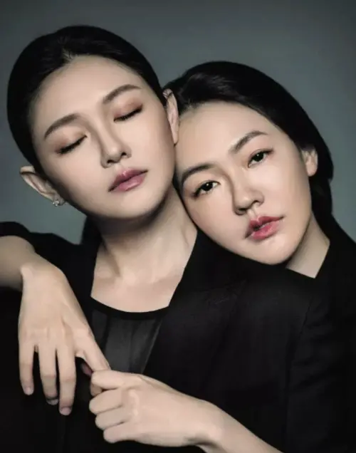 小S(右)及大S(左)姊妹情深。(圖/翻攝自小S臉書) ▲小S(右)及大S(左)姊妹情深。(圖/翻攝自小S臉書)