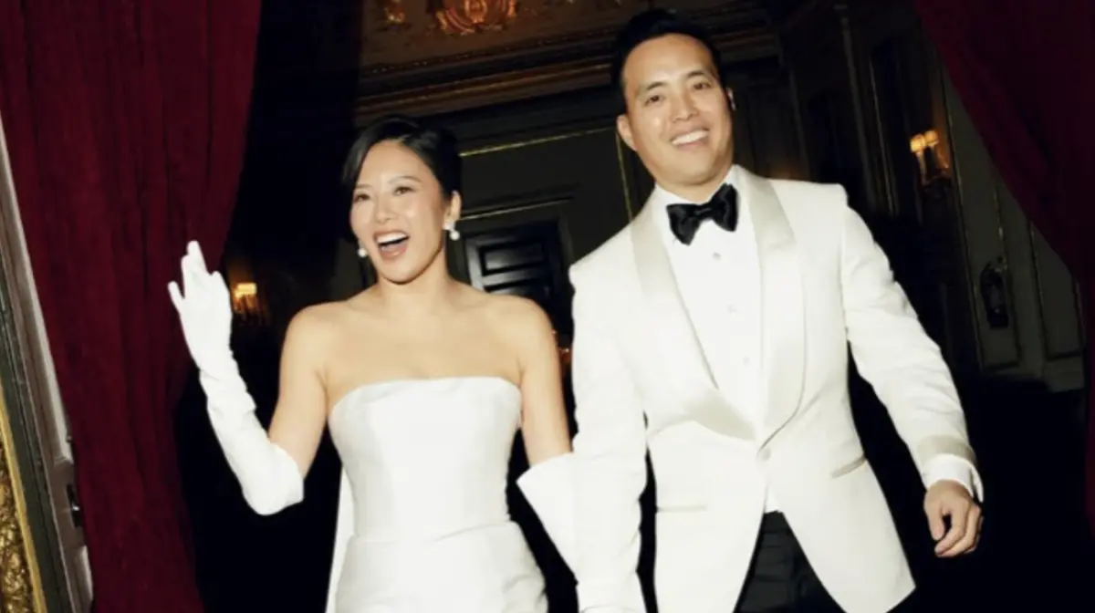 ▲高凌風女兒葛曉潔（左）出嫁，對象是曾得過艾美獎的台裔導演楊維榕（右），葛曉潔曬出多張婚戒及婚紗美照，霸氣宣告「正式成為楊太太！」（圖／翻攝自葛曉潔IG）