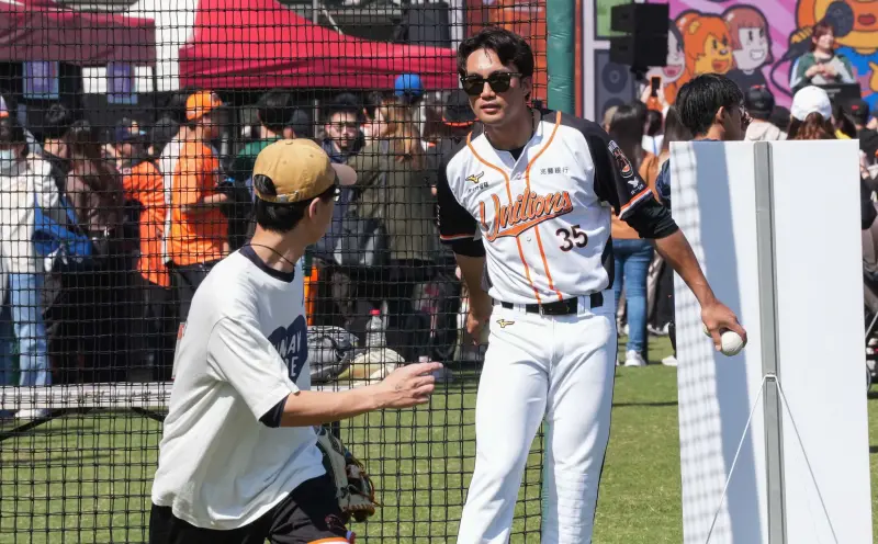 ▲潘傑楷的「金牌特訓班」課程內容以主要以內野高飛球判斷、守備和步伐移動的技巧。（圖／統一獅提供）