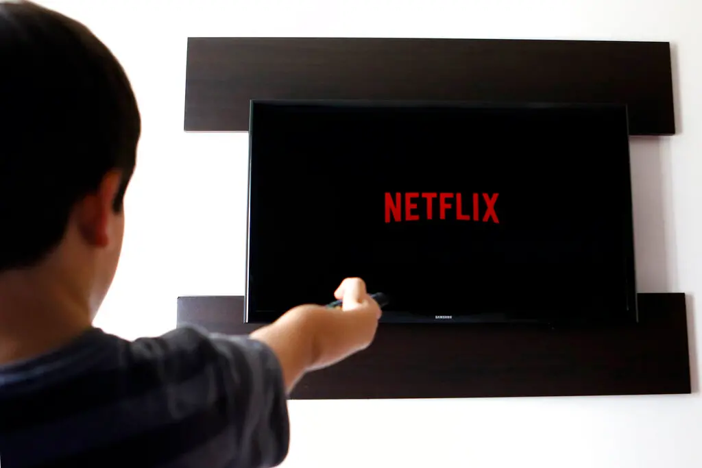 ▲許多美國Apple TV用戶在14日早上驚喜發現，Netflix竟能綁定至Apple TV App，以合作夥伴服務形式出現，不過Netflix之後澄清這只是bug，如今已經修復。（圖／美聯社／達志影像）