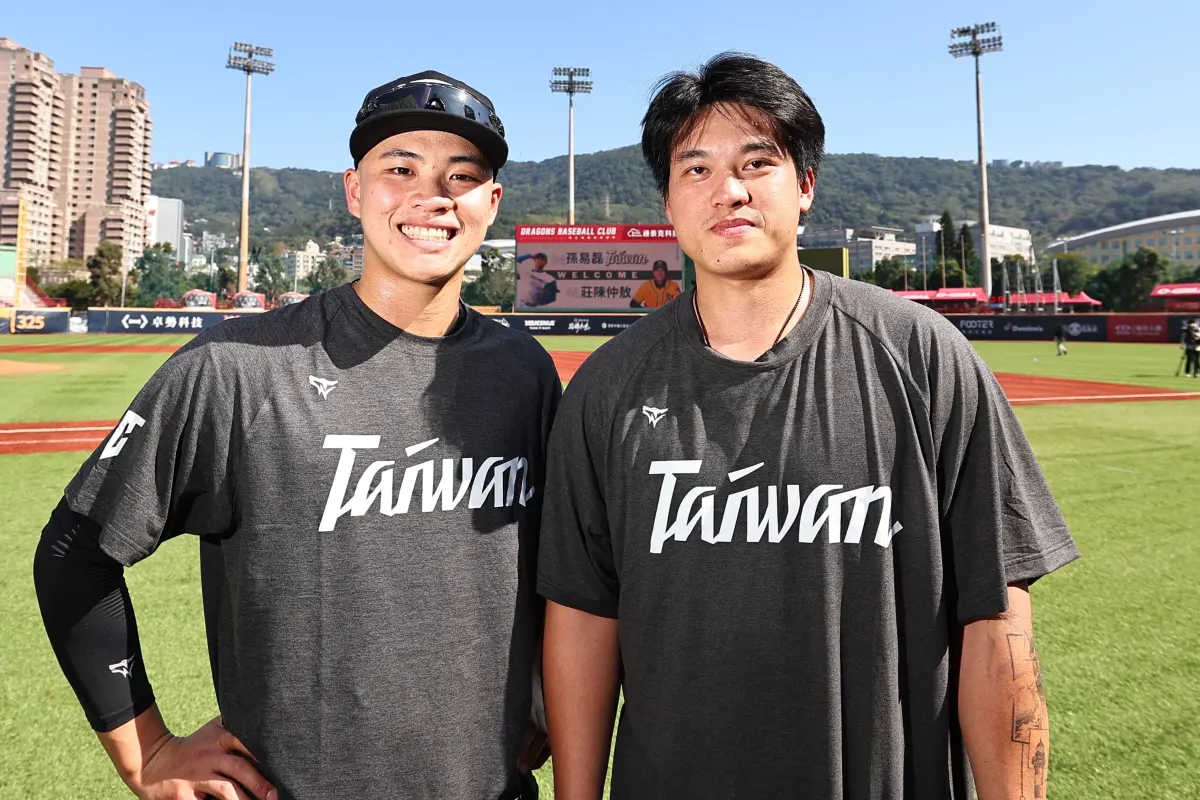 ▲孫易磊（左）、莊陳仲敖（右）今日向中華隊報到。（圖／中職提供）