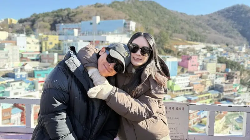 ▲「台灣隊長」陳傑憲（左）昨（14）日情人節在社群上曬出與老婆（右）的激吻照大方告白，豈料卻遭到老婆吐槽：「真的很欠揍，每次都壓秒！」（圖／IG hsien_1994）