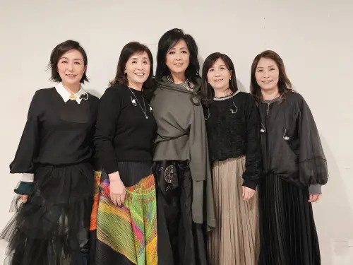 ▲民歌五十演唱會齊豫&金韻四小。左起為黃韻玲、英秀青、齊豫、張瑞薰、王文珍。（圖／中華音樂人交流協會提供）