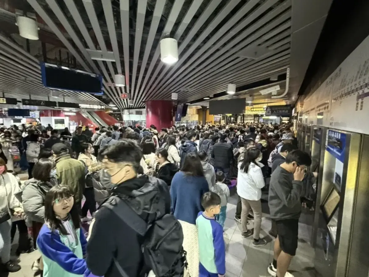 ▲移師桃園舉辦的台灣燈會塞爆機捷，引發民怨， 交通部主祕沈慧虹也透過臉書粉絲專頁發文，坦言「城市辦理大型活動是件非常不容易的事，到活動開始，才是考驗的開始。」（圖／桃園市政府）