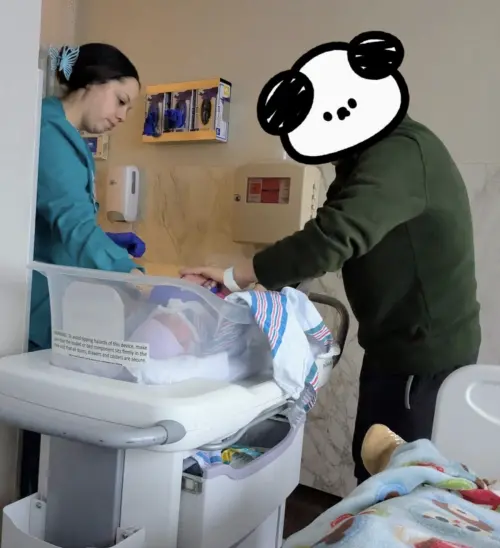 ▲廣告小妹曬出老公與寶寶的照片,感動表示:「我與小聰都平安。水瓶男,真好。」(圖/廣告小妹 臉書) ▲廣告小妹曬出老公與寶寶的照片,感動表示:「我與小聰都平安。水瓶男,真好。」(圖/廣告小妹 臉書)