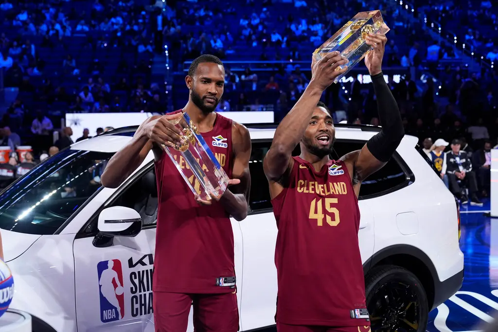 ▲克里夫蘭騎士隊雙星Evan Mobley與Donovan Mitchell在這次技術挑戰賽中擊敗了金州勇士隊的Draymond Green和Moses Moody組合，成功奪冠。騎士隊組合的兩人皆為本屆全明星球員。（美聯社／達志影像）