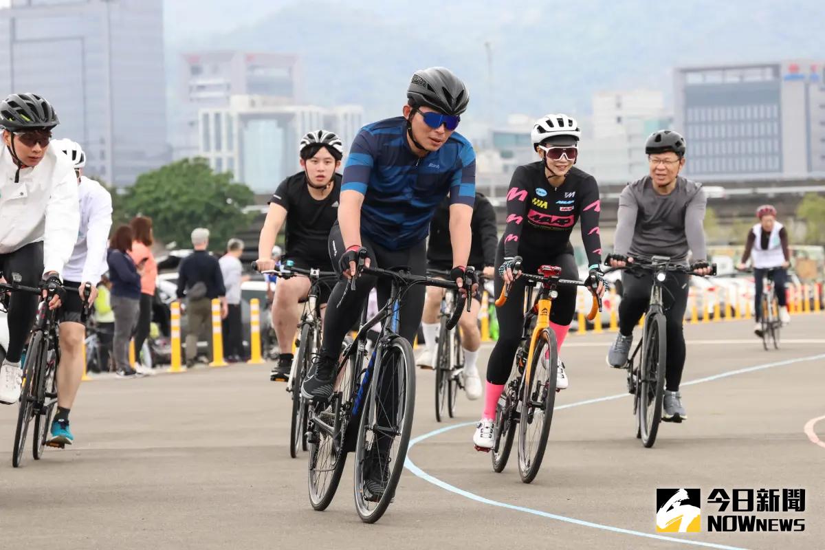 ▲民眾黨228將繼續舉行「一日北高」騎單車活動，代理主席黃國昌帶領黨公職於觀山河濱公園舉行集訓。（圖／記者朱永強攝，2025.02.16）