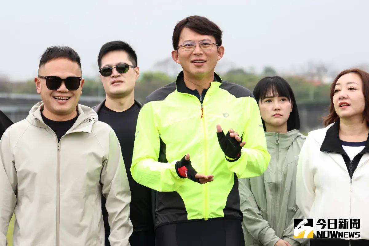 ▲民眾黨228將繼續舉行「一日北高」騎單車活動，黃國昌帶領黨公職於觀山河濱公園舉行集訓。（圖／記者朱永強攝）