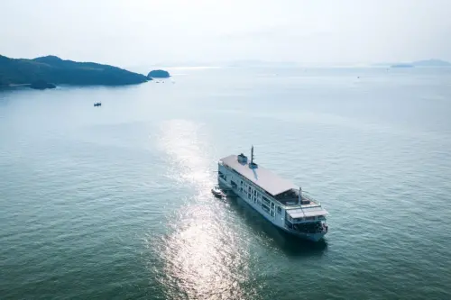 ▲奢華遊輪「guntû」被稱為瀨戶內海上最美的海上漂浮旅宿，可樂旅遊2月18日起正式開賣。（圖／可樂提供）
