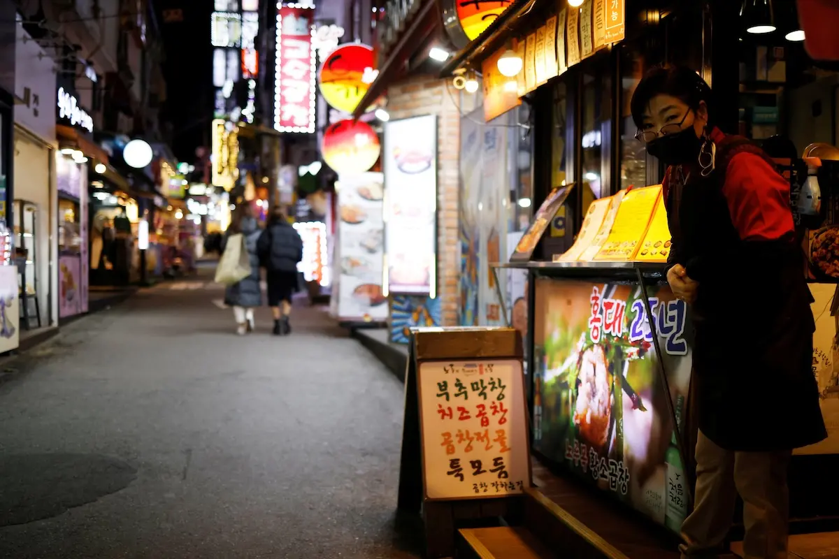 ▲韓國餐飲業正處於近20年來最嚴重的低迷期，光是在2024年就有超過10.7萬家餐廳倒閉，創下歷史新高。（圖／路透社／達志影像）