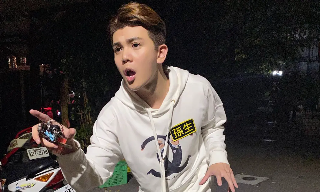 ▲孫生（如圖）深陷性醜聞風波，隨後又遭「反骨男孩」退團，今（19）日晚間他發出「不自殺聲明」，以全黑圖貼文發聲，共喊4次「對不起」向A女、女友諶多芬及社會大眾道歉。（圖／翻攝自孫生臉書）