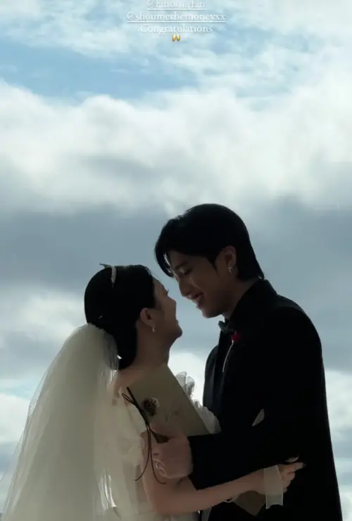 ▲焦凡凡（左）與婁峻碩的沖繩婚禮，氣氛浪漫，粉絲都獻上祝福。（圖／摘自Tyson Yoshi IG）