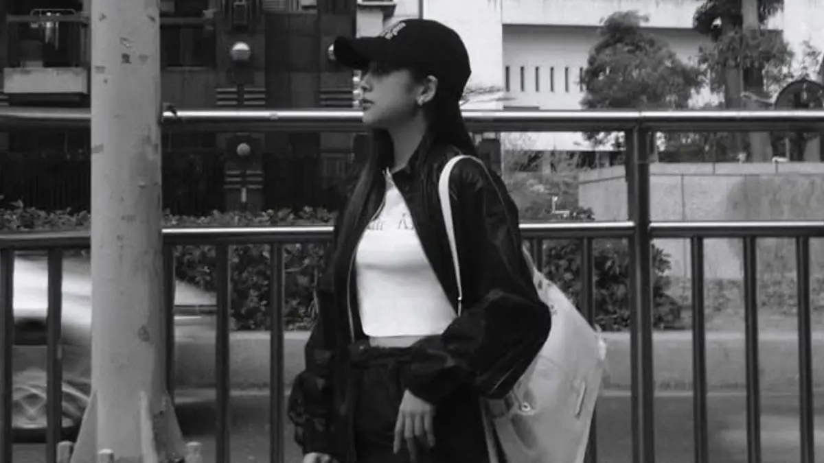 ▲鬼鬼才宣布產下女兒，曬出一組街拍照，被發現上圍變得有肉許多，小腹更是平坦。（圖／鬼鬼IG）