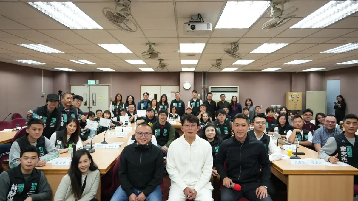 ▲民眾黨代理主席黃國昌（中）出席2025首場新北幹部座談。（圖／民眾黨新北市黨部提供）