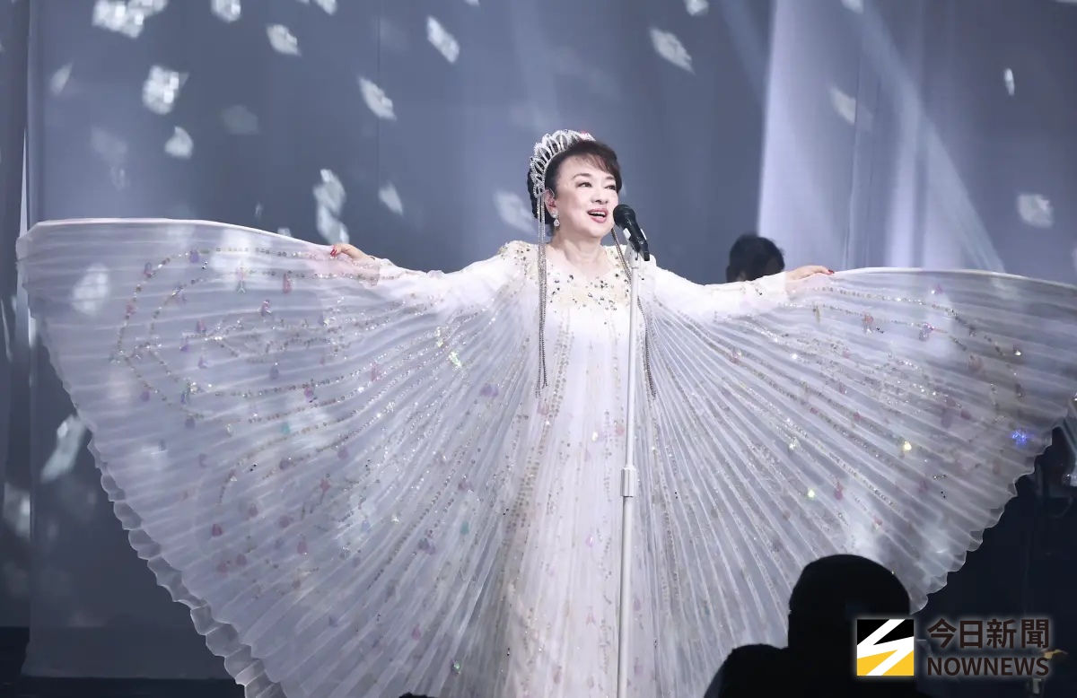 ▲翁倩玉演唱會上重現風靡日本的經典「蝴蝶裝」，並且請到綜藝天王胡瓜擔任嘉賓，一起演唱當初父親翁炳榮作詞、她的經典名曲〈珊瑚戀〉。（圖／記者吳翊緁攝）