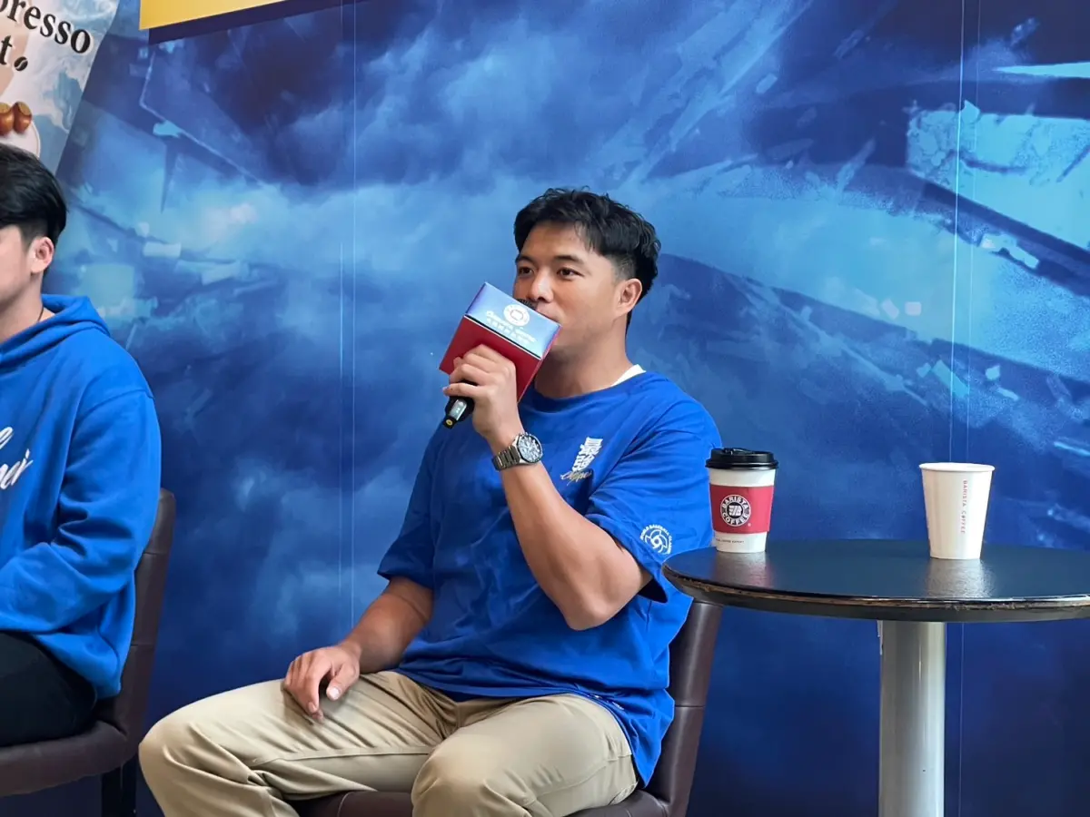 ▲吳念庭社群上愛曬「咖啡早安圖」，笑說自己是拿鐵、美式「二刀流」，看心情決定喝哪一種。（圖／記者林子翔攝）