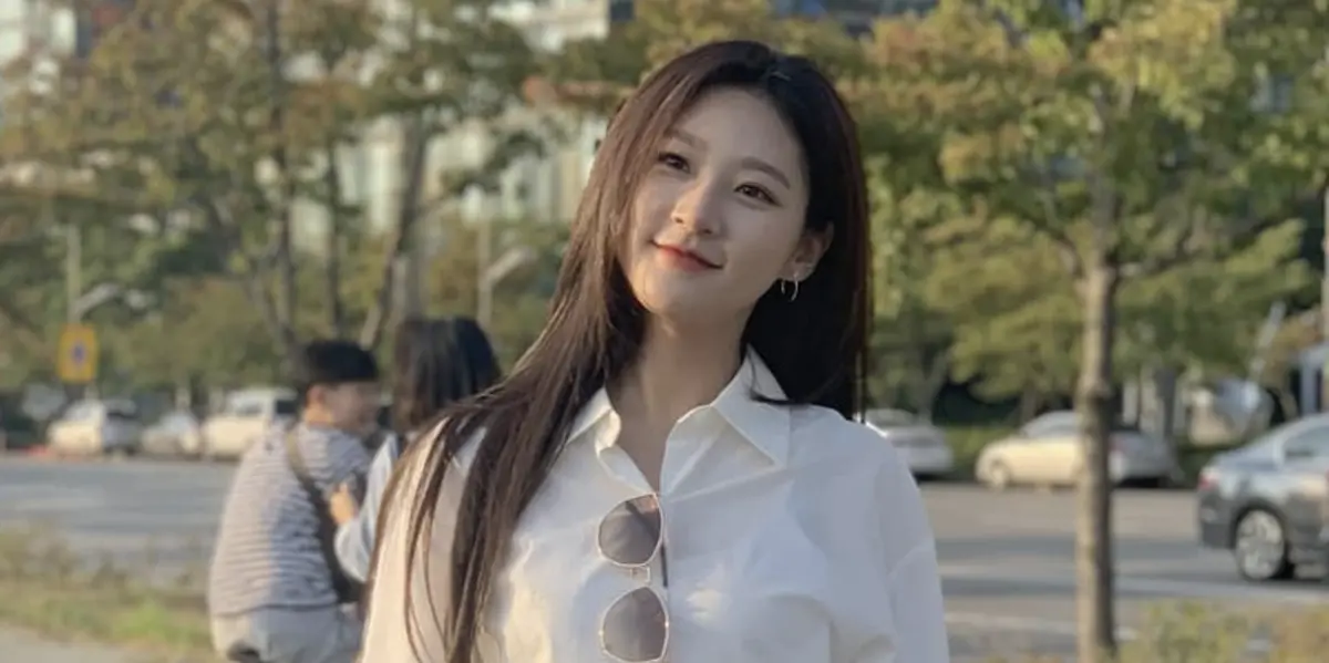 ▲韓國最美童星金賽綸今（16）日被證實於家中離世，得年24歲。而她生前因酒駕一事重創事業，近年力拚復出接拍新電影，如今卻成遺作，對此製作人曝光她在片場獨處時非常陰沉，更直言：「讓我很在意。」（圖／IG ron_sae）