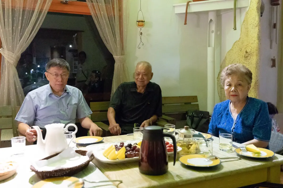 ▲柯文哲父親「柯爸」柯承發於今天天早上8時40分過世。（圖／翻攝自柯文哲臉書）