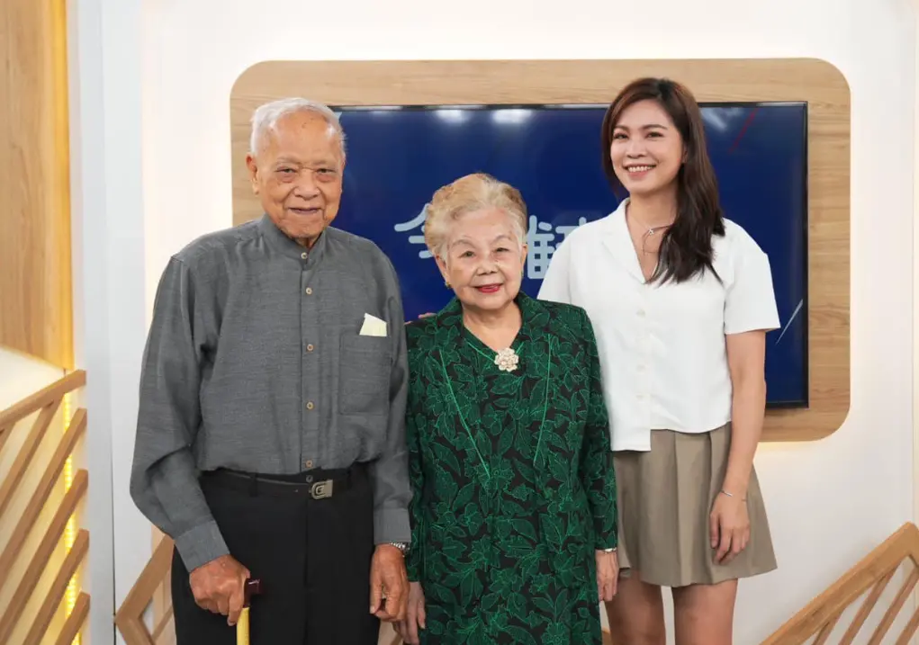 ▲鍾沛君秀出與柯爸柯媽最後合照，盼柯爸一路好走。（圖／翻攝鍾沛君臉書）