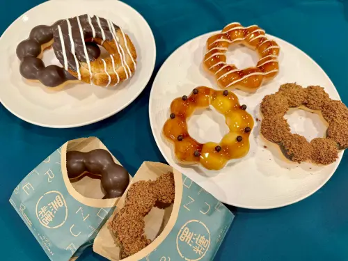 ▲左起：珍煮丹聯名「黑糖可可波堤」45元、「黑糖可可歐菲香」48元、「濃醇黑糖波堤」50元、「黑糖可可餅乾波堤」50元。（圖／記者蕭涵云攝）