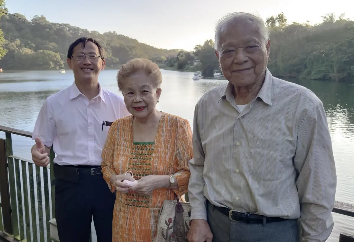 ▲醫師馮啟彥回憶柯爸是個紳士、溫文儒雅的人，更親曝不愛說話的原因，那是因為老婆比較愛說話。（圖／翻攝自馮啟彥臉書）