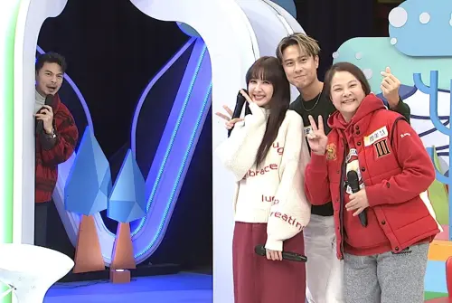 ▲《同學來了》 阿Ken、安心亞、劉書宏、劉媽媽（圖／中天提供）