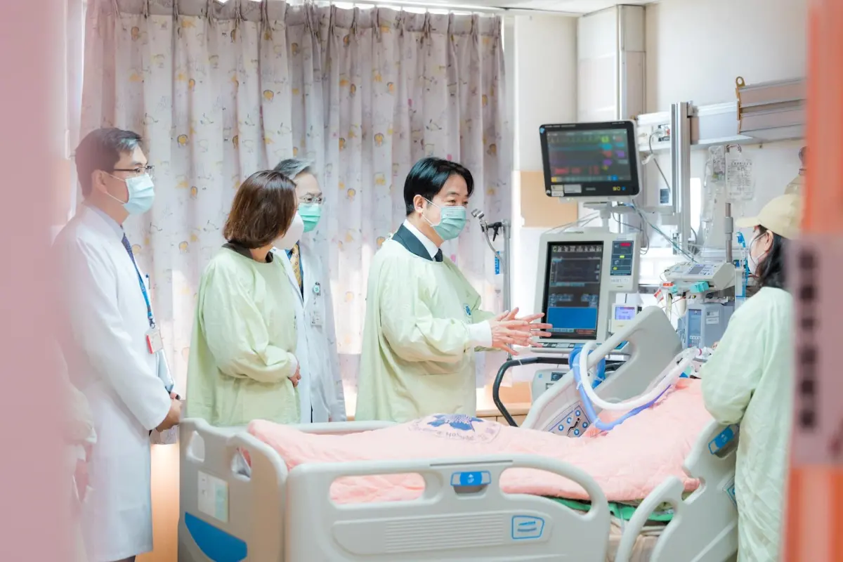 ▲台中新光三越氣爆造成4死39傷，賴清德總統15日前往探視傷者。（圖／翻攝賴清德臉書）