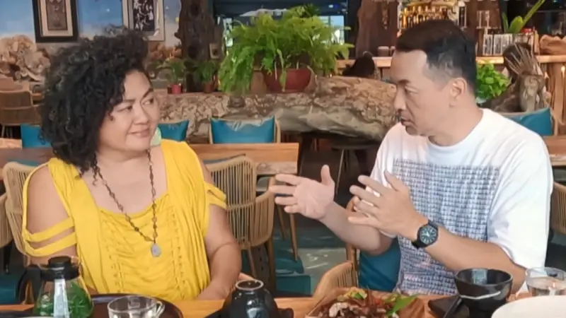 ▲「全聯先生」邱彥翔（右）在螢光幕前神隱2年多，近日接下節目《海味61號》第二季主持棒，坦承自己在開錄前就戰戰兢兢。左為巴奈。（圖／公視台語台提供）