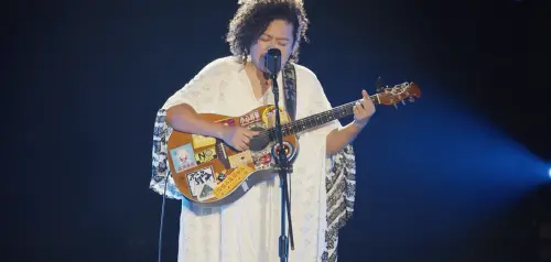 巴奈 ▲巴奈現場演唱歌曲「夜婆」。(圖/公視台語台提供)