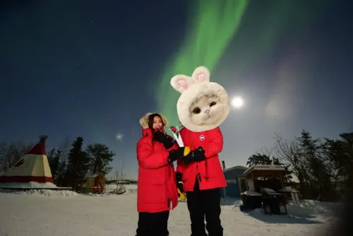 ▲粉絲狂刷留言敲碗公開男友真面目,薔薔(右)戀愛表情藏不住!(圖/薔薔臉書) ▲粉絲狂刷留言敲碗公開男友真面目,薔薔(右)戀愛表情藏不住!(圖/薔薔臉書)