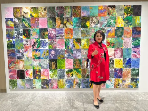 百人暖心創作！謝麗美瞬間流2.0公益創作展　現身遠百竹北店
