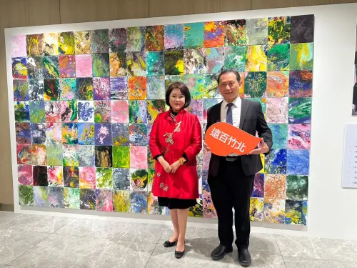 遠百竹北的力挺,促成這次謝麗美2025瞬間流2.0公益創作展。(圖/NOWnews攝) ▲遠百竹北的力挺,促成這次謝麗美2025瞬間流2.0公益創作展。(圖/NOWnews攝)