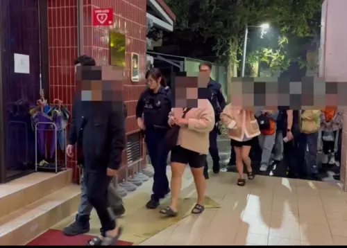 高雄養生館顧外籍女為男客紓壓　見警上門秒拋男客逃竄
