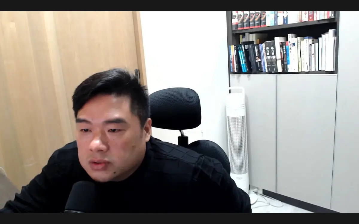 ▲呂捷近日開設直播與粉絲互動，卻在結束後忘記關閉鏡頭，私底下模樣全被一覽無遺。（圖／翻攝呂捷YouTube）