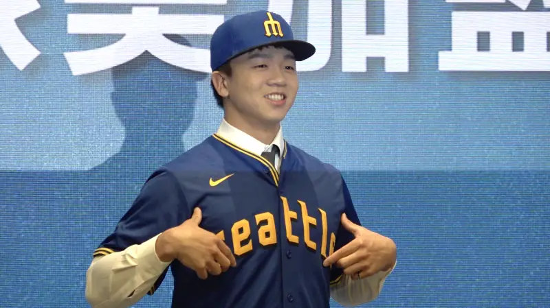 ▲林鉑濬今正式加盟水手，想跟隊史傳奇球星鈴木一朗學習，希望有一天能見到面，但林鉑濬也笑說：「怕到時見到面太緊張，說不出話！」（圖／記者陳云茹攝）