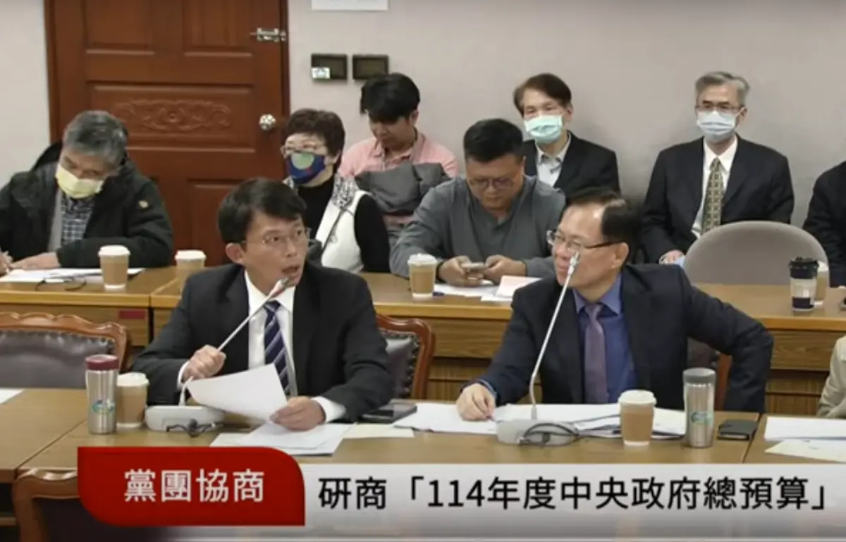 ▲民眾黨立院黨團總召黃國昌擔任主席後，今首度參與協商，韓國瑜說叫主席有點彆扭。（圖／翻攝立院ivod系統）