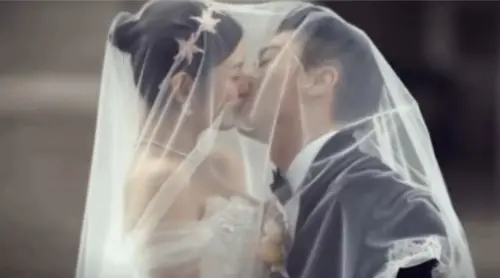 陳妍希 陳曉 ▲陳妍希過去在婚禮上與陳曉的婚紗吻,至今仍在網路上流傳。(圖/翻攝微博)