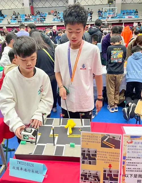 ▲「救護車通行系統」勇奪災害應變類金牌。(圖/高市府教育局提供) ▲「救護車通行系統」勇奪災害應變類金牌。(圖/高市府教育局提供)