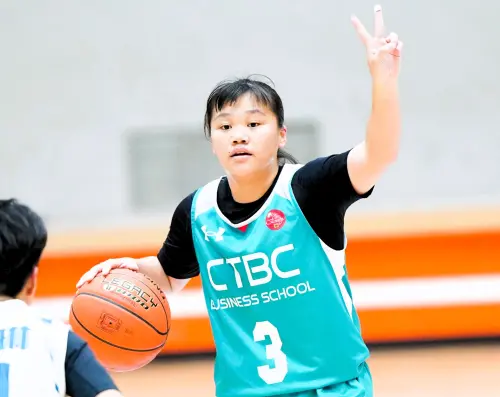 ▲中信學院陳妤薰繳出8分、11籃板和5助攻的全面數據，含多次策動長傳快攻美技。(圖/大專體總提供)