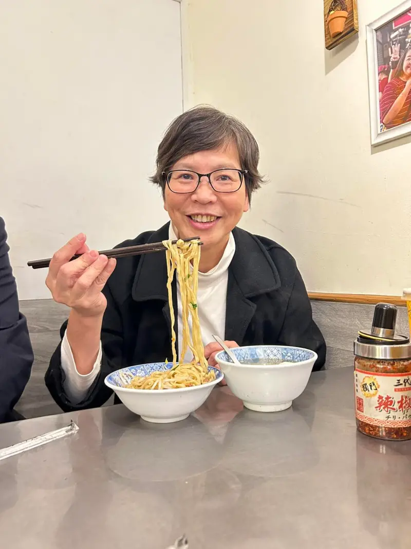 ▲蔡壁如的早餐是第二市場名店「三代福州意麵」的乾意麵搭獨門辣椒粉。（圖／翻攝蔡壁如臉書，2025.02.19）