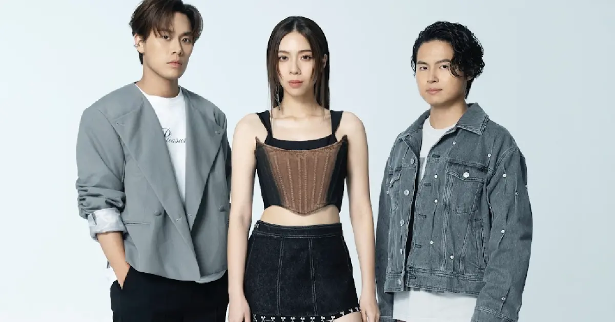 ▲當紅人氣天團「告五人」為將在27日起上映的國片《夜校女生》演唱主題曲〈沒有人會為了我改變〉，提到片中出現的1999年「921大地震」，主唱犬青（中）也表示當時全家人都很害怕，還一起到學校操場避難。（圖／興揚電影提供）