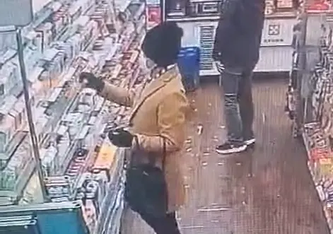 影/都穿同一套衣服!員警佯裝路人便利商店埋伏 逮捕慣竊男子