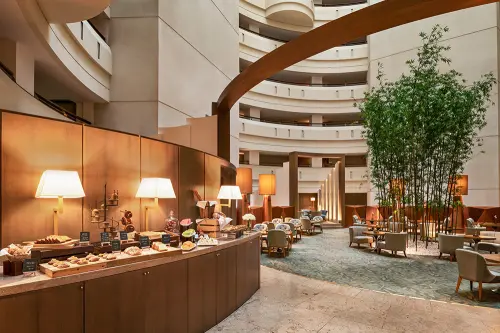 ▲台南遠東香格里推新住房專案，另加1元將可保證入住高樓層房間，升級至行政樓層的「豪華閣貴賓廊禮遇」。（圖／台南遠東提供）